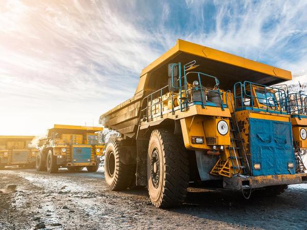 Why Was The World&rsquo;s Largest Dumptruck Used To Play Golf?